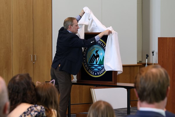 Minnesota Secretary of State Steve Simon unveils the new Great Seal of the State of Minnesota.